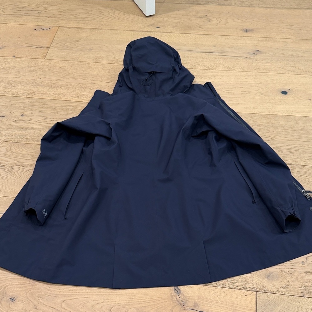 Arc'teryx Navy Blue Hooded Goretex Rain Jacket - Picture 7 of 7